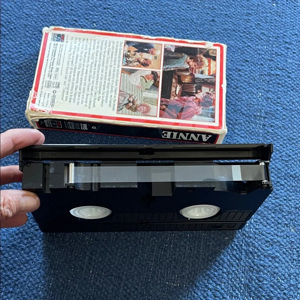 Annie (1985)VHS Tape